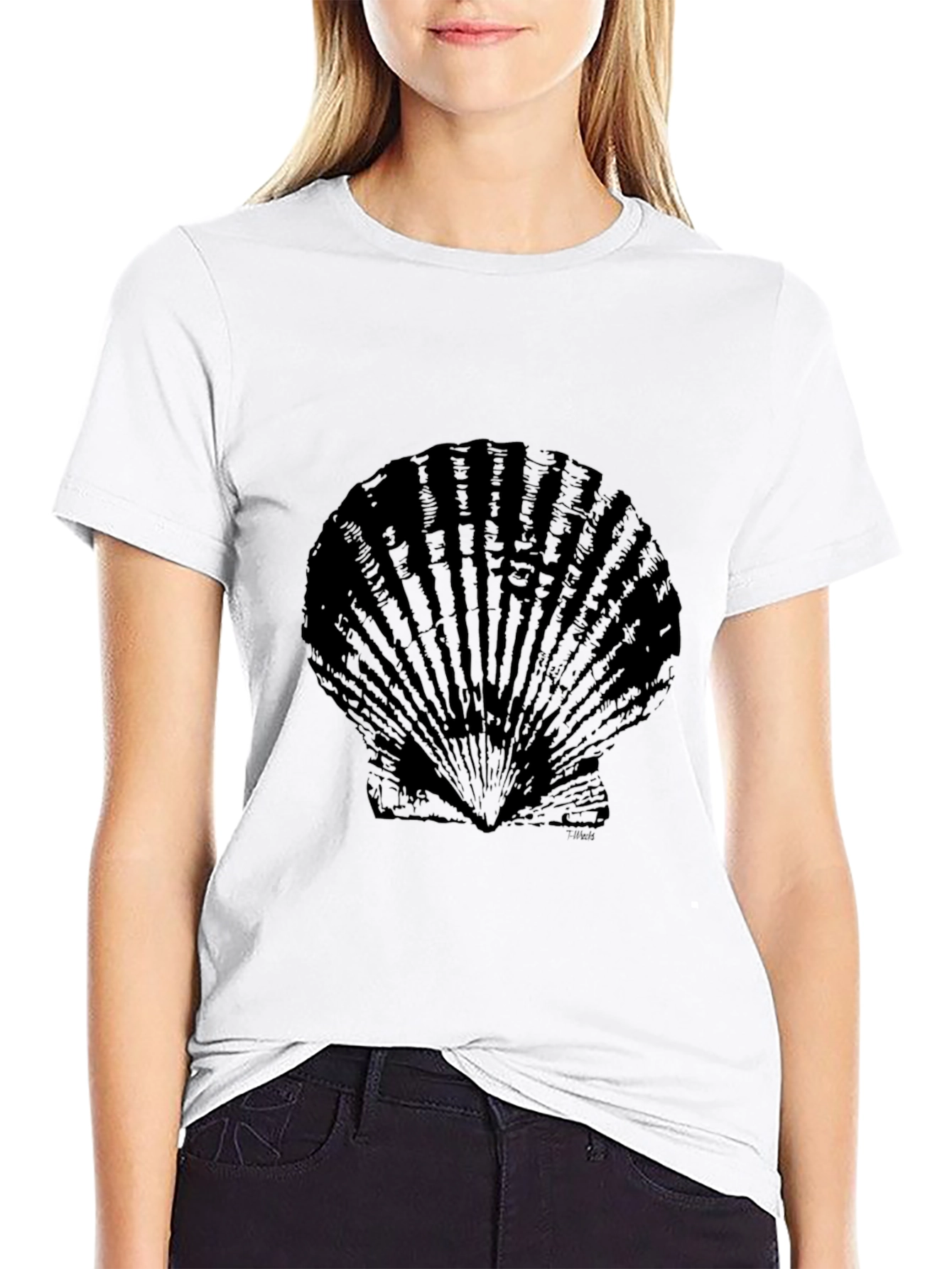 Black Scallop Shell Graphic Tee