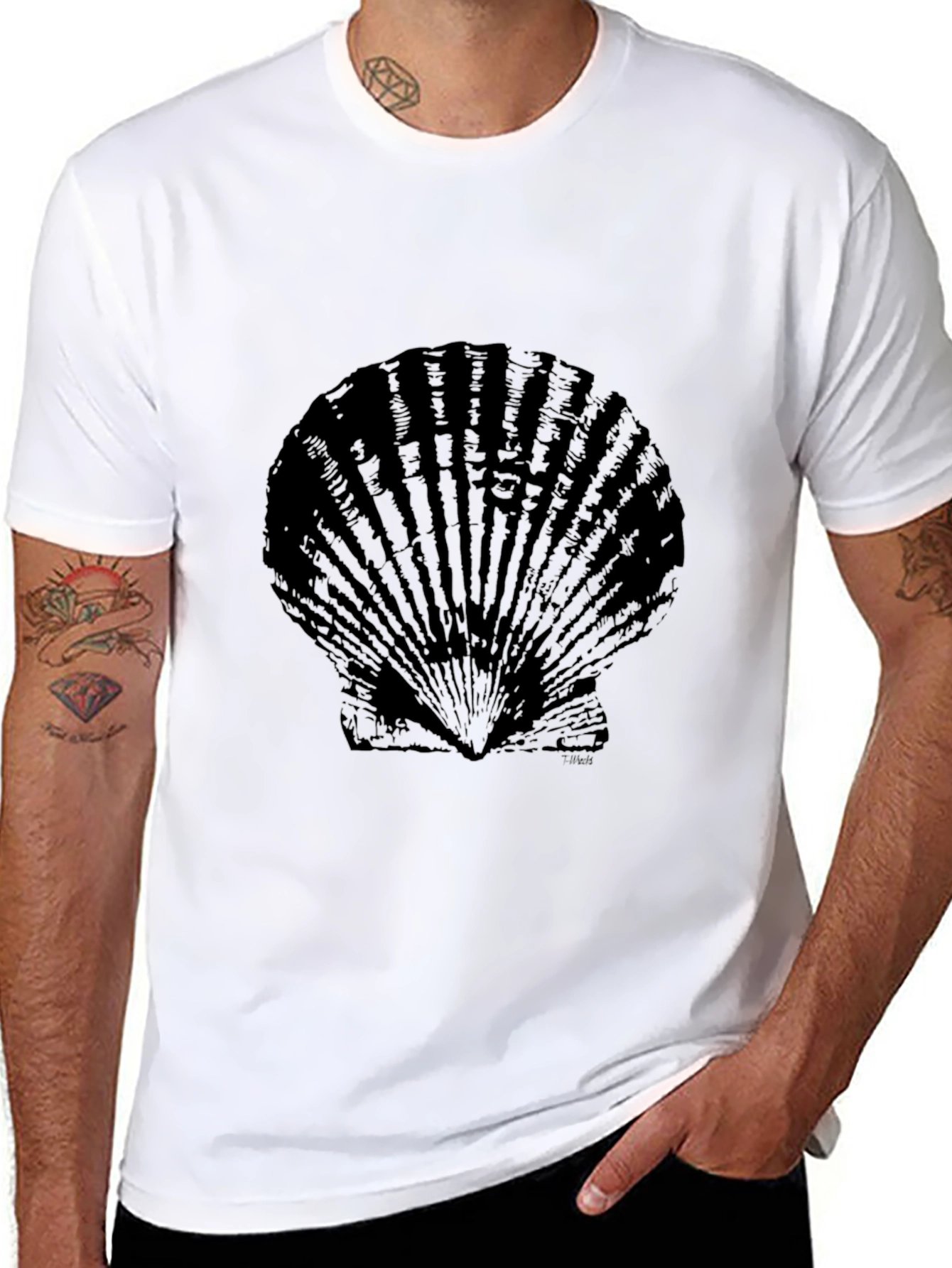 Black Scallop Shell Graphic Tee