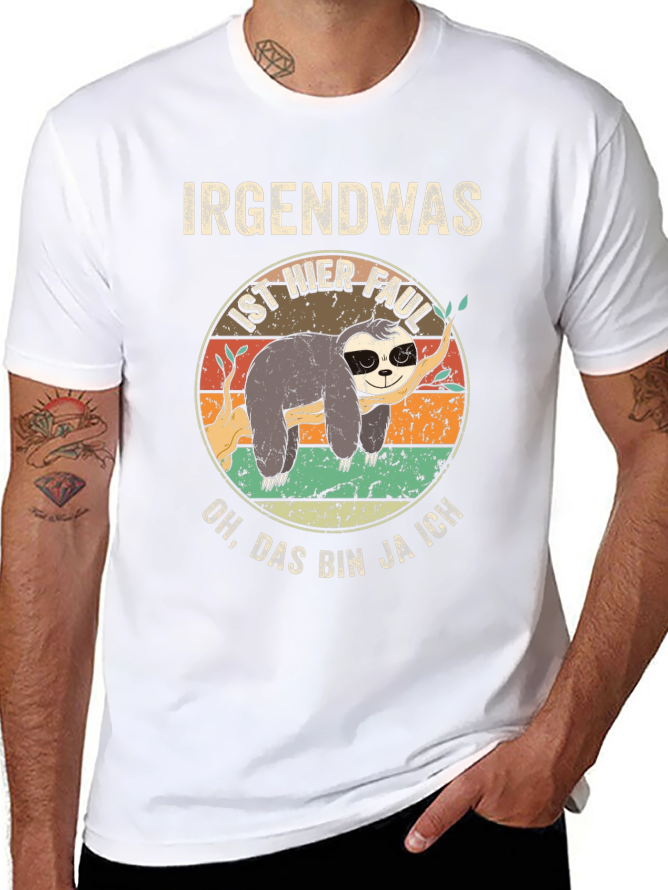 Funny Sloth Graphic T-Shirt - Irgendwas Ist Hier Faul